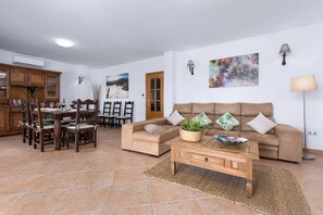 Smart TV, table tennis