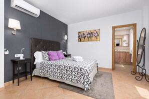 6 bedrooms, in-room safe, iron/ironing board, free WiFi
