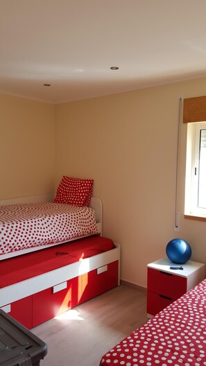 3 chambres, fer et planche à repasser, Wi-Fi, literie fournie