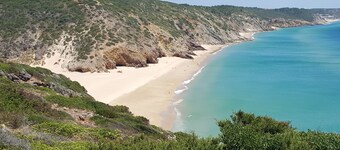 Villa with 3 bedrooms, 2 full bathrooms and terrace. Completely Renovated.