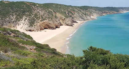 Villa mit 3 Schlafzimmern, 2 Badezimmern und Terrasse. Komplett renoviert.