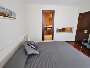 4 Schlafzimmer, Bügeleisen/Bügelbrett, kostenloses Internet, Bettwäsche
