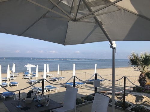 Wohnung 150 Meter vom Meer entfernt mit Terrasse und eigenem Garten.<br><br>