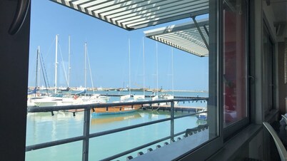 Apartamento a 150 metros del mar con terraza y jardín privado.<br><br>