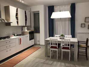 Fridge, microwave, oven, stovetop - Apartment 150 mt from the sea with terrace and private garden.<br><br> (Villa Rosa)