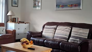 Smart-TV, Kamin, Bücher