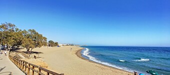 Private pool, terrace, sea views, wifi, sunbeds