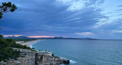 Villa with pool sleeps 6, close to Pals El Raco beach, Begur, Sa Riera Sa Tuna