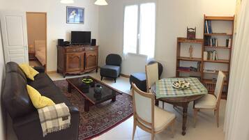 Televisie, boeken en een stereo