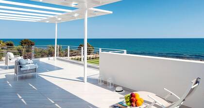 Sea front villa with pool and wellness area in Marina di Modica, Sicily