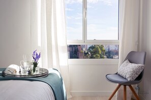 2 bedrooms, iron/ironing board, internet, bed sheets