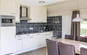 Geladeira, lava-louças, cafeteira/chaleira