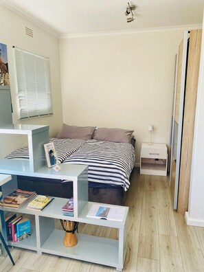 1 bedroom, desk, iron/ironing board, free WiFi - Studio apartment with sea view and direct view of Table Mountain (Kapstadt, Gordon's Bay)