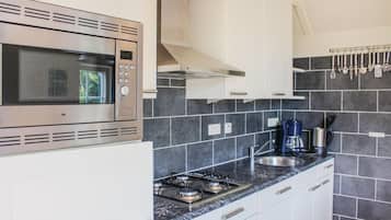Fridge, microwave, dishwasher, coffee/tea maker