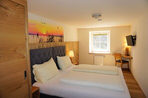 2 bedrooms, Internet, bed sheets, wheelchair access