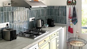A kitchen with a gas stove, a coffee maker, and a toaster. - * All comforts, private swimming pool, full sea view * (Fleury)