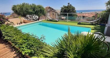 * All comforts, private swimming pool, full sea view *