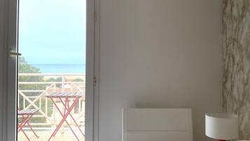 3 bedrooms, iron/ironing board, free WiFi