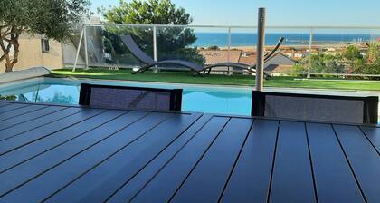 * All comforts, private swimming pool, full sea view *