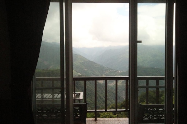 Deluxe Suite, Mezzanine | Desk, blackout drapes, free WiFi