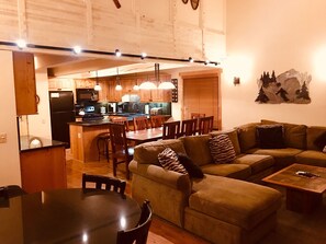 Smart-TV, Kamin, Tischfußball, Tischtennisplatte