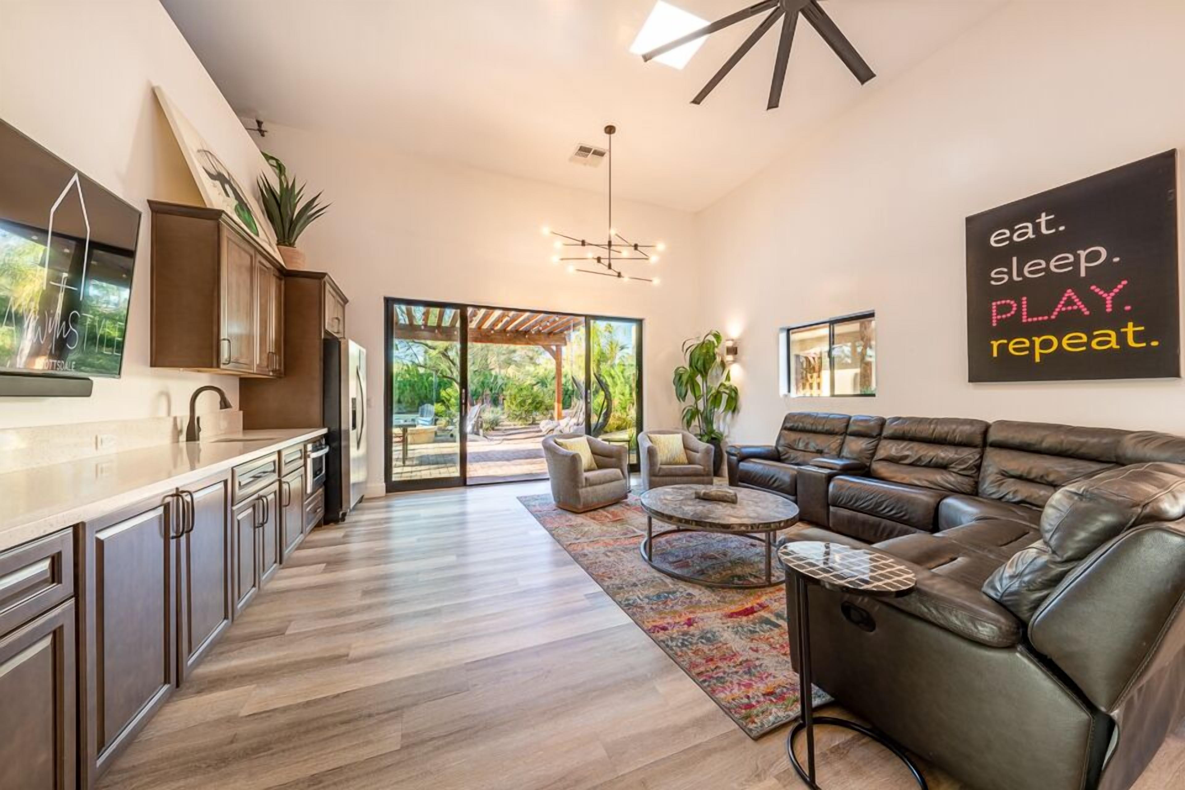 Tv, pejs, bordfodbold, bordtennisbord