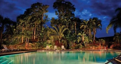 Park Shore Resort, beautiful lake view, Bike/Walk to beach, Tennis, Pickelball