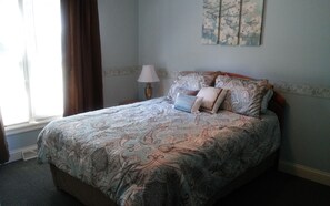 6 Schlafzimmer, Schreibtisch, Bügeleisen/Bügelbrett, WLAN