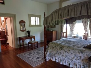 5 bedrooms, iron/ironing board, bed sheets