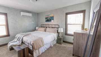 2 bedrooms, desk, iron/ironing board, travel crib
