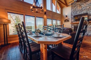 Dining - Majestic View Lodge, Amazing Views, Hot Tub, $560 FREE tickets each paid day!!! (Gatlinburg)