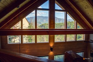 Interior - Majestic View Lodge, Amazing Views, Hot Tub, $560 FREE tickets each paid day!!! (Gatlinburg)