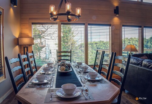 Majestic View Lodge, Amazing Views, Hot Tub, $560 FREE tickets each paid day!!!