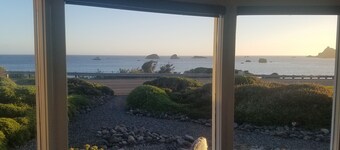 Beachfront Cottage with Fantastic View