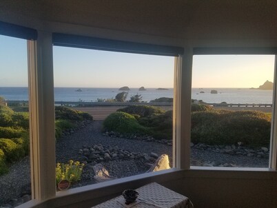 Beachfront Cottage with Fantastic View