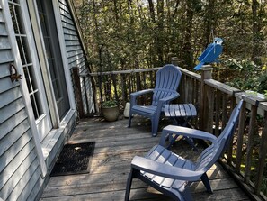 Terrace/patio - Queen non smoking efficiency, free parking in beautiful Boothbay,Maine. (Boothbay)