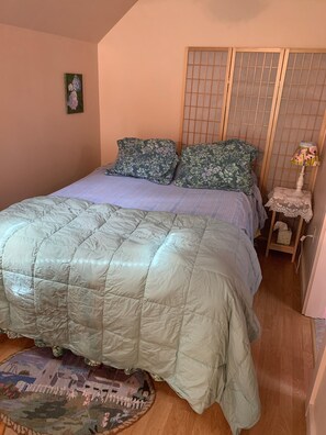 Iron/ironing board, free WiFi, bed sheets