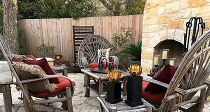 Ylellinen Marquee Suite-yksityinen kylpytynnyri ja ulkotakka, keskustan keskustassa!