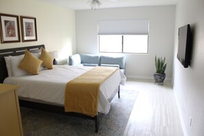 2 bedrooms, desk, iron/ironing board, travel crib - No Better Location!  Be in the center of it all (Phoenix)