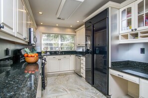 Fridge, microwave, oven, stovetop - Somewhere... for Birding and Boating (Dunnellon)