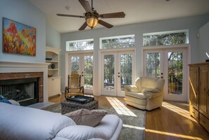 Smart TV, fireplace, DVD player, books