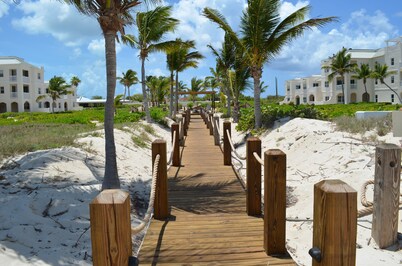 Beautiful 2-Bedroom, 2-Bathroom Condo: Oceanscape B1-101