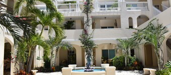 Smukke Nyrenoveret Condo i afsondret Beachfront Resort