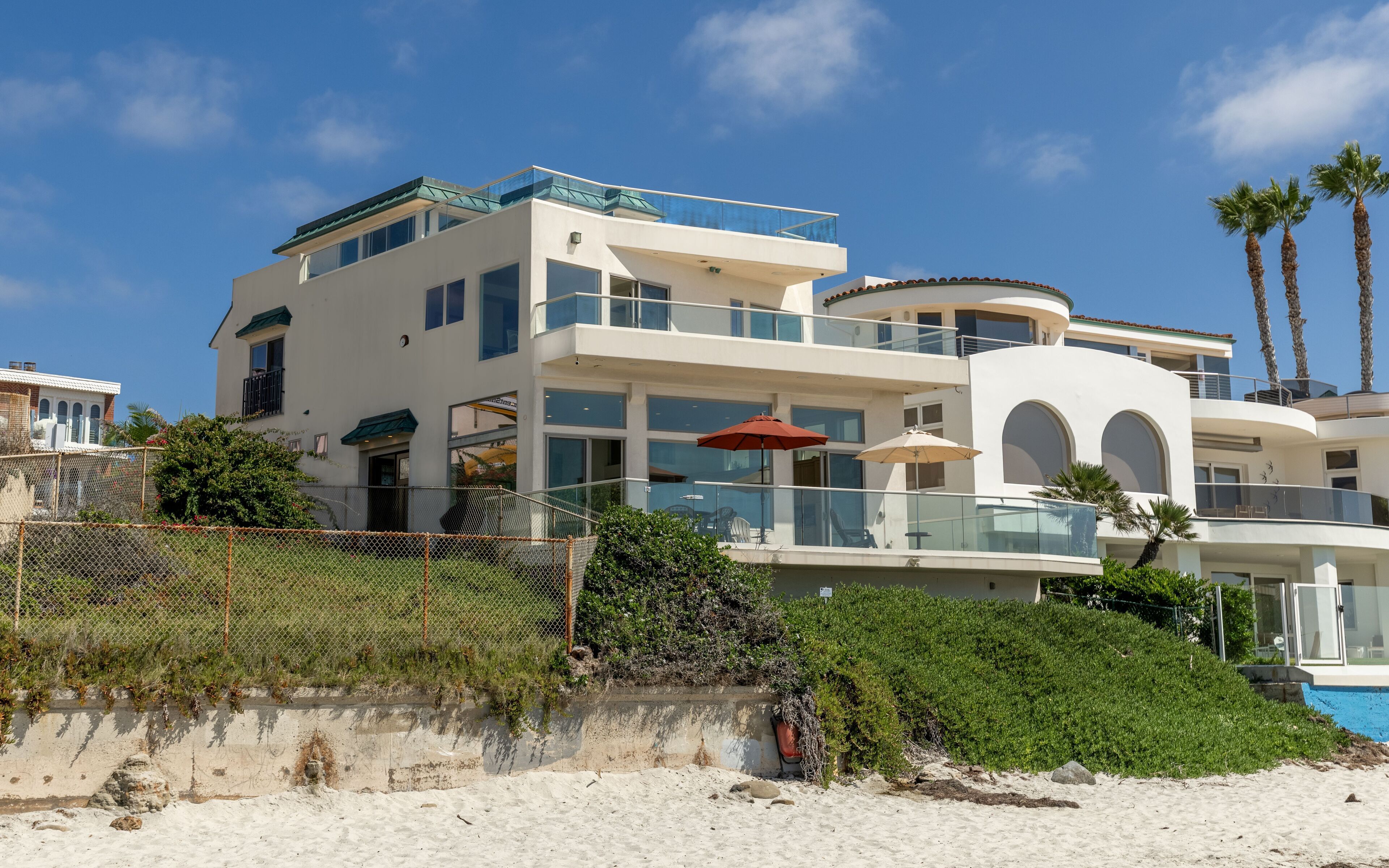 Beachfront Home with 3 Large Decks, Elevator, Family-friendly, Walk to Village
