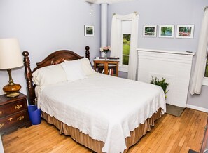5 bedrooms, desk, iron/ironing board, free WiFi