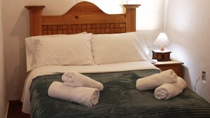 Family House, 3 Bedrooms | 3 bedrooms, desk, iron/ironing board, WiFi (free) - Casa Azuela & Valencia (Guanajuato)