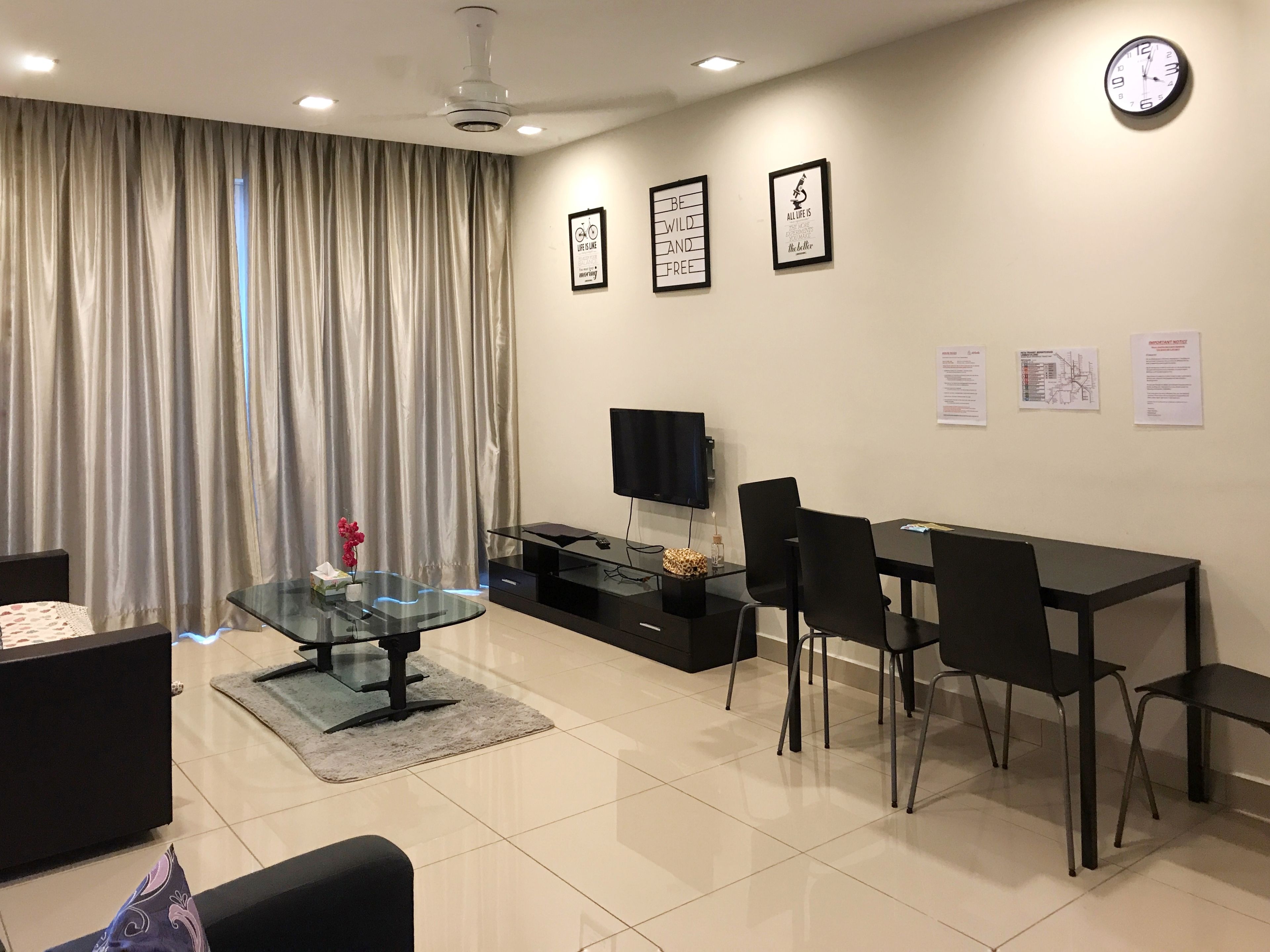 basic apartment, 2 bedrooms, non smoking | living room | flat-screen tv