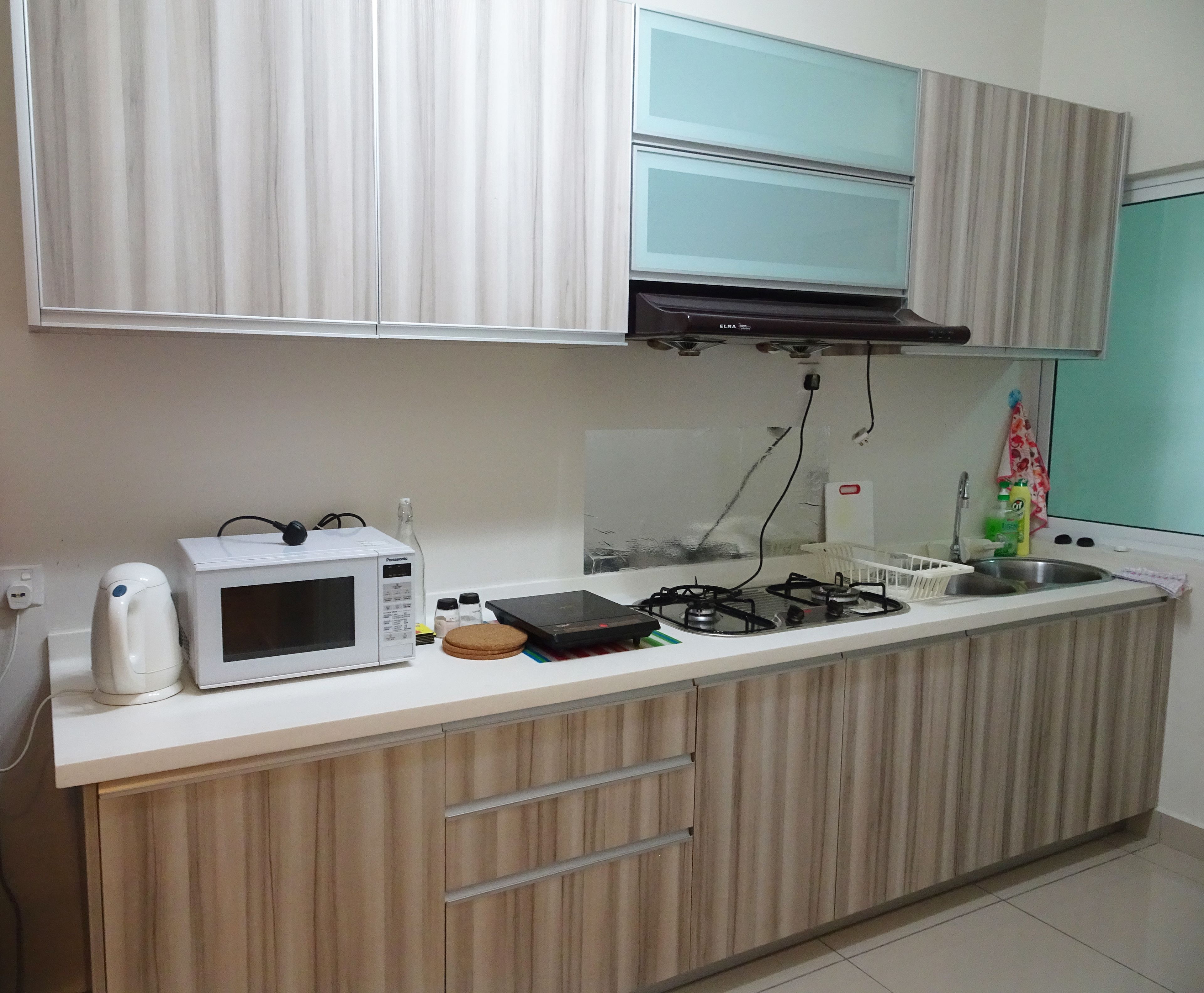 basic apartment, 2 bedrooms, non smoking | private kitchen | full-sized fridge, microwave, stovetop, electric kettle