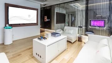 Suite Grand (include KTV, c/i at 3pm c/o at 12pm) | Ropa de cama de alta calidad, minibar, wifi gratis y ropa de cama