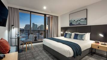 Studio Executive | Premium bedding, in-room safe, individually furnished, laptop workspace